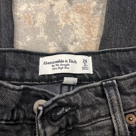 Abercrombie & Fitch The 90s Straight Ultra High Rise Black Jeans size 26 short - Picture 2 of 3